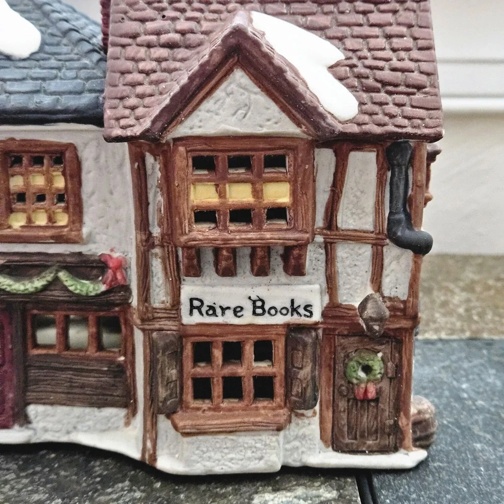 Dept 56 Dickens Village Old Curiosity Shop Retired w/ Box Insert Cord Bulb